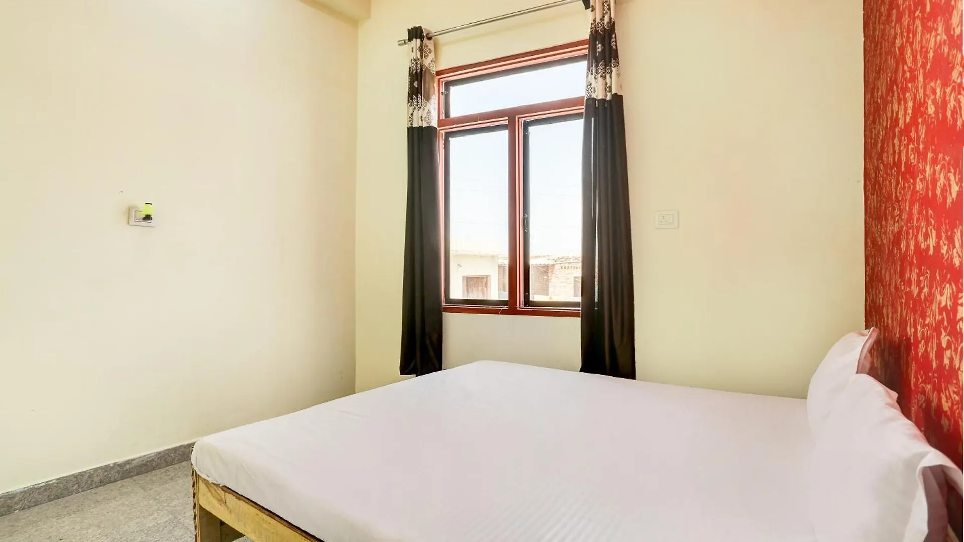 Spon On M J Homestay Agra